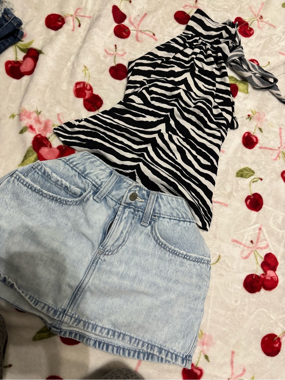 SHEIN Black & White Zebra Halter Tank Top